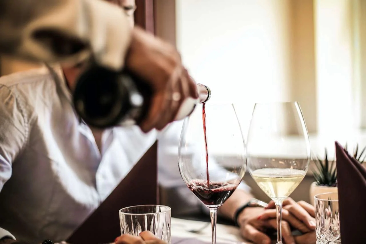Service des vins Le Petit Louvre
